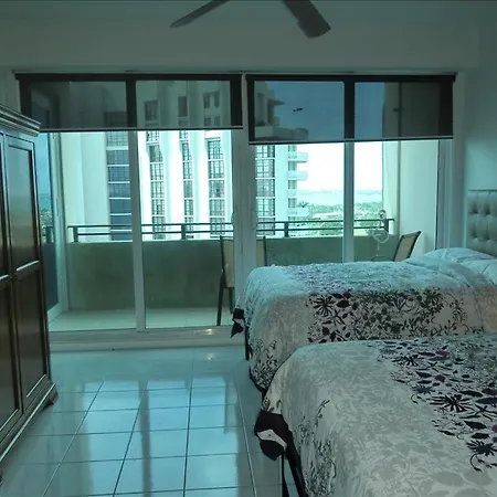 Castle Ph12 Spacious Bay View Penthouse, Pool, Tennis, Free Parking